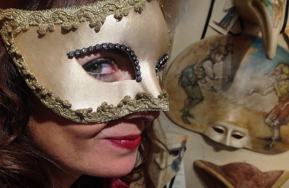 Consejos para viajar a Venecia: mascara de carnaval en Italia 