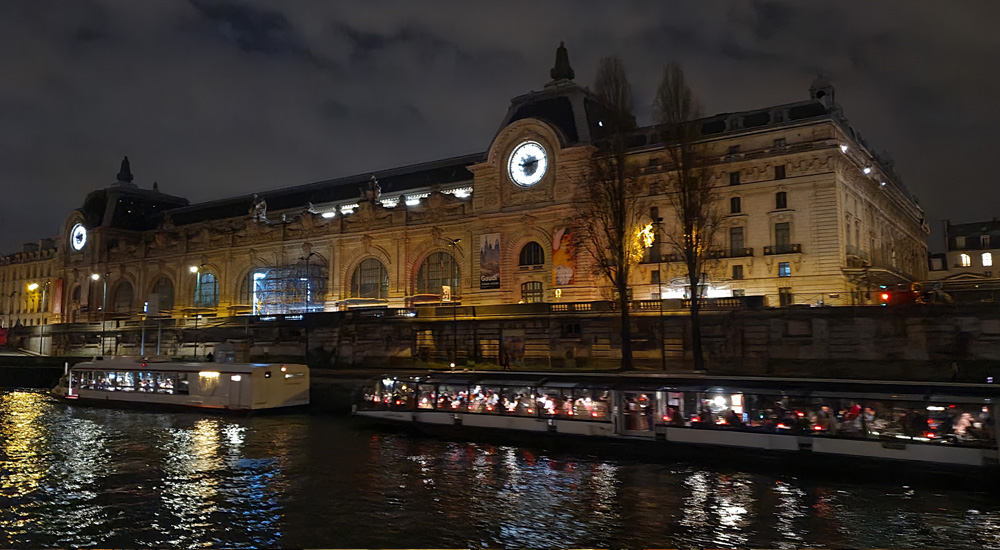 Paseo en barco romántico por París